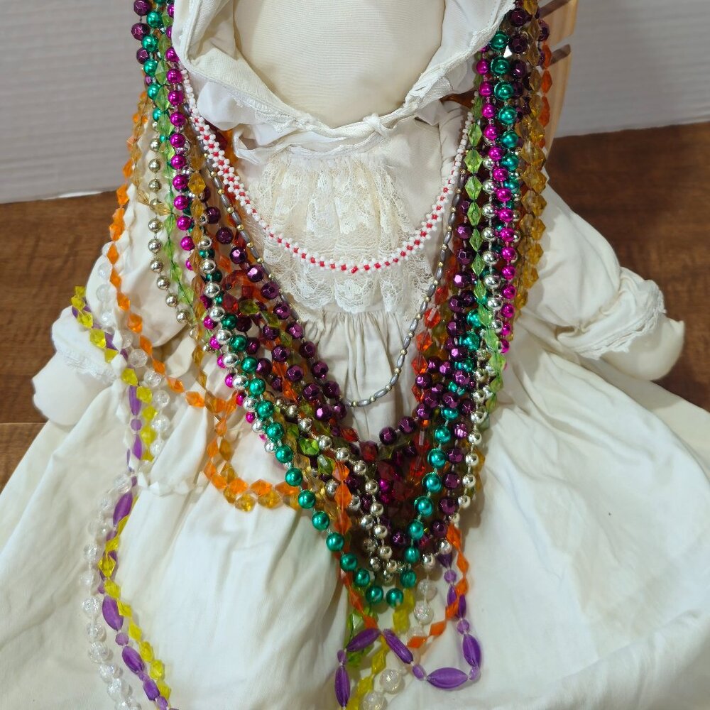 Necklaces Lots of 18